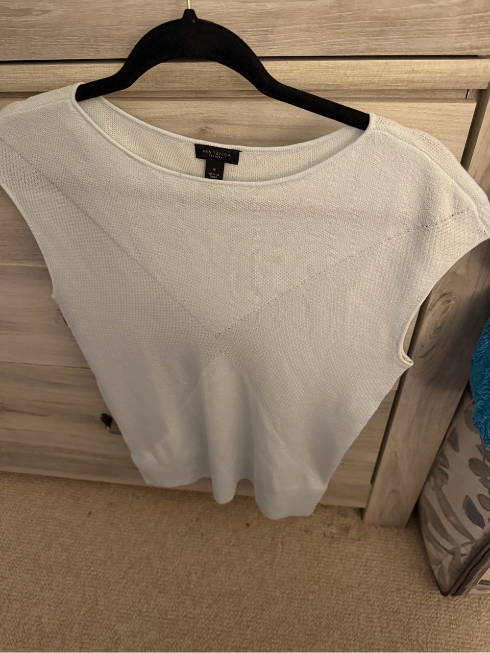 Ann Taylor Cream Textured Knit Sleeveless Shell